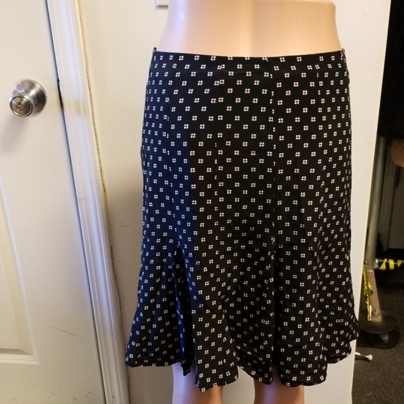 Preowned Gap black skirt sz 4 - Picture 3 of 3